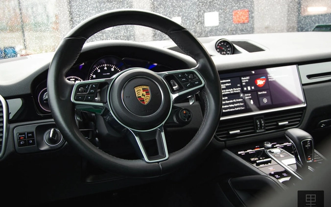 Porsche Cayenne cena 322000 przebieg: 71037, rok produkcji 2018 z Jeziorany małe 497